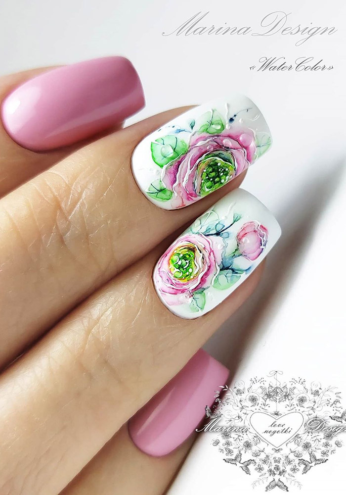 маникюр на 8 марта пион