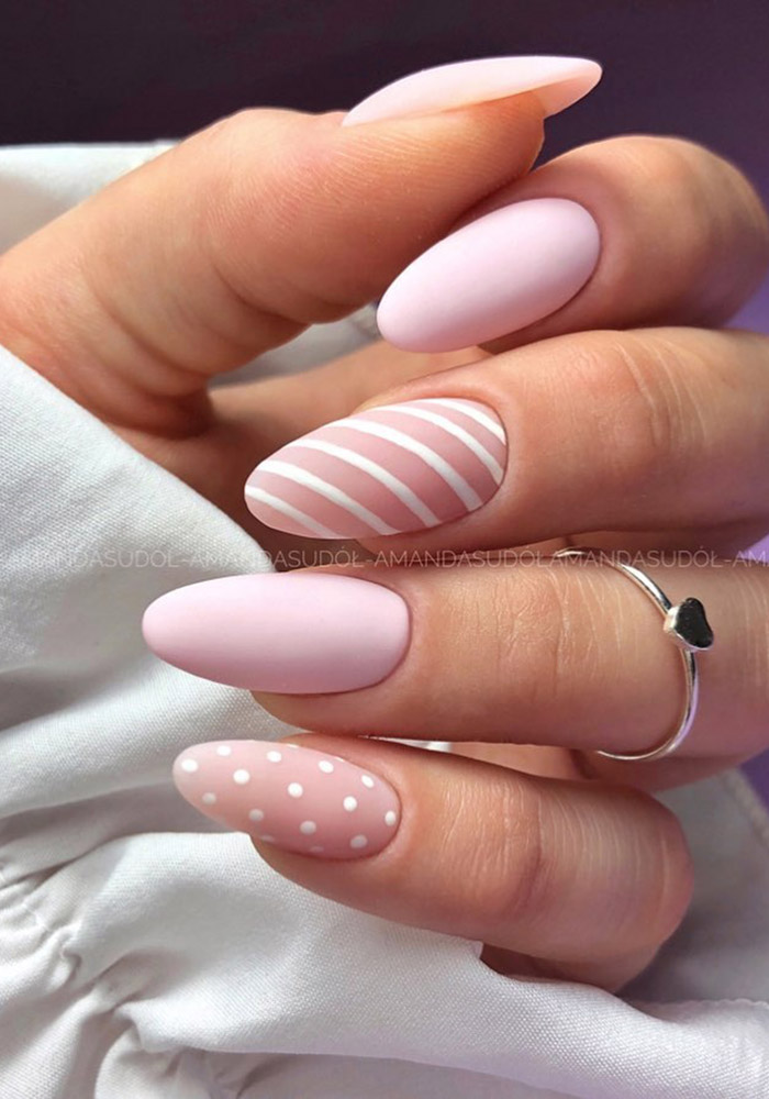 маникюр на 8 марта полосы