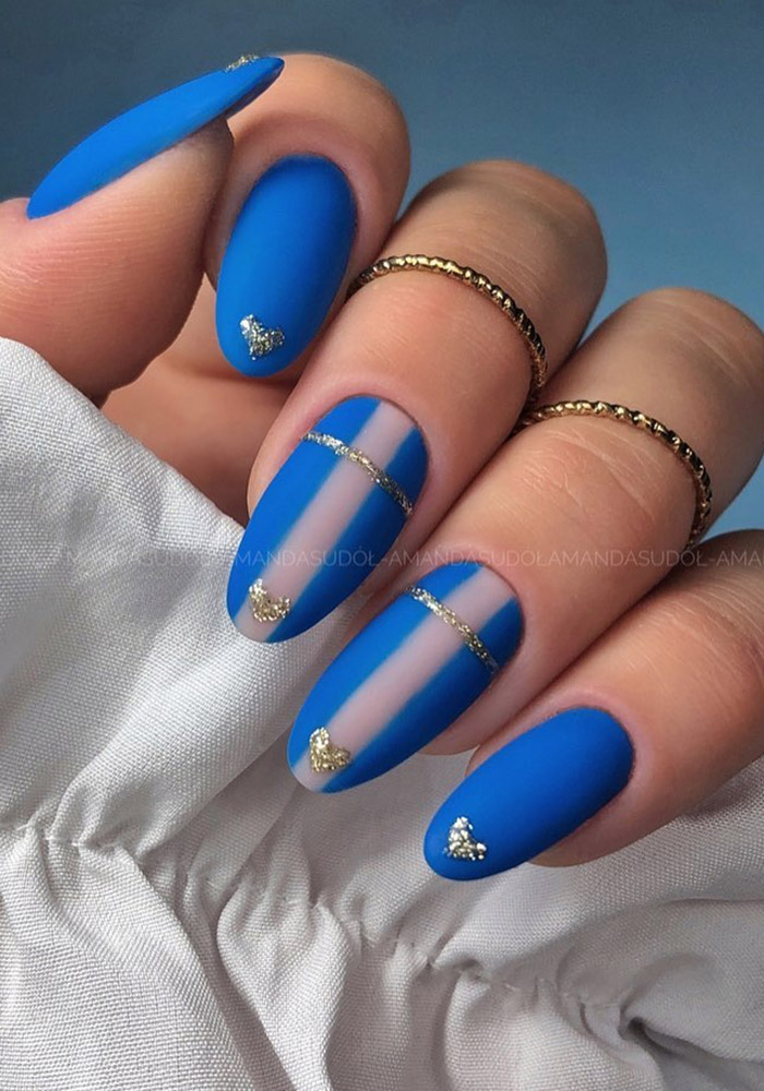 маникюр на 8 марта синий