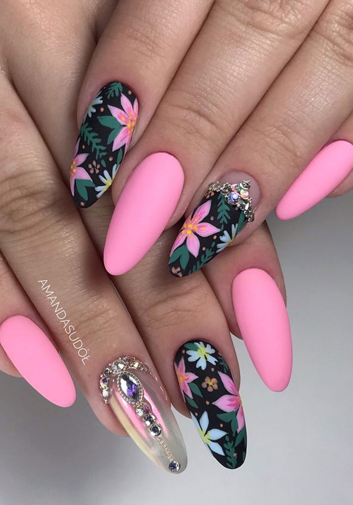 маникюр на 8 марта цветы