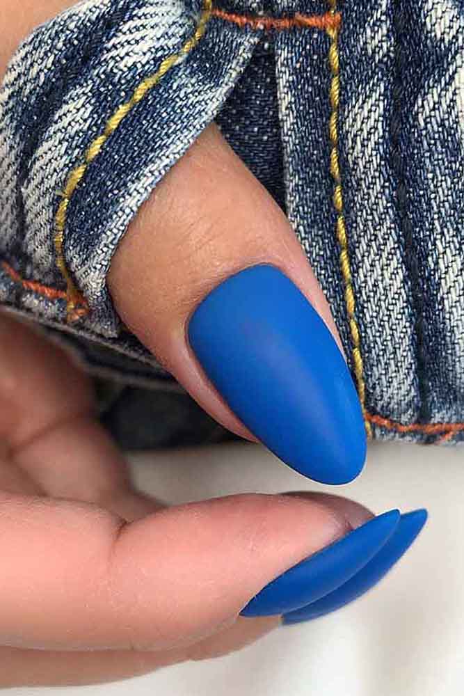 модный маникюр синий матовый