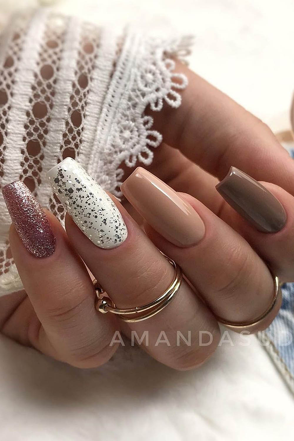 коричневый маникюр блестки