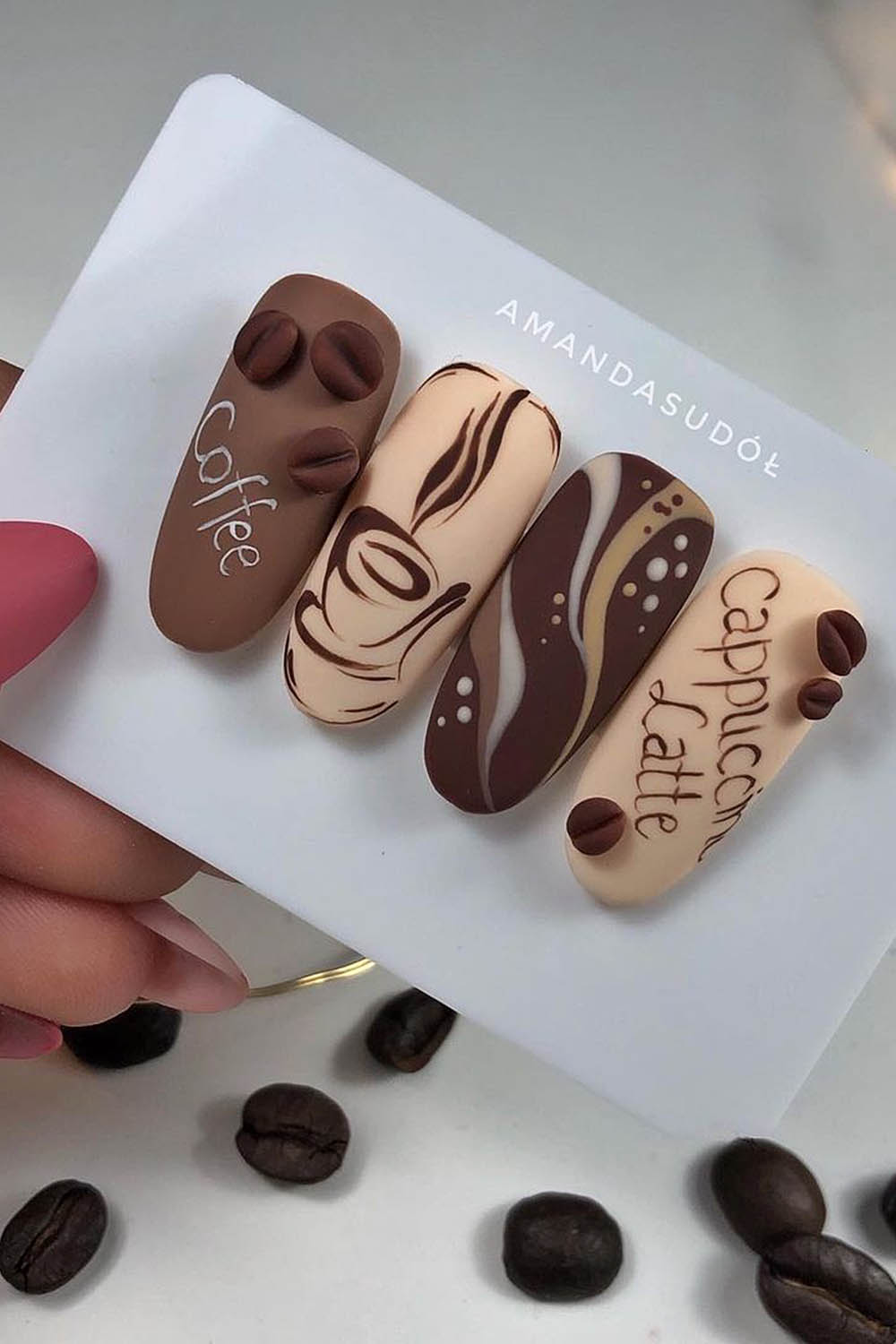 коричневый маникюр кофе