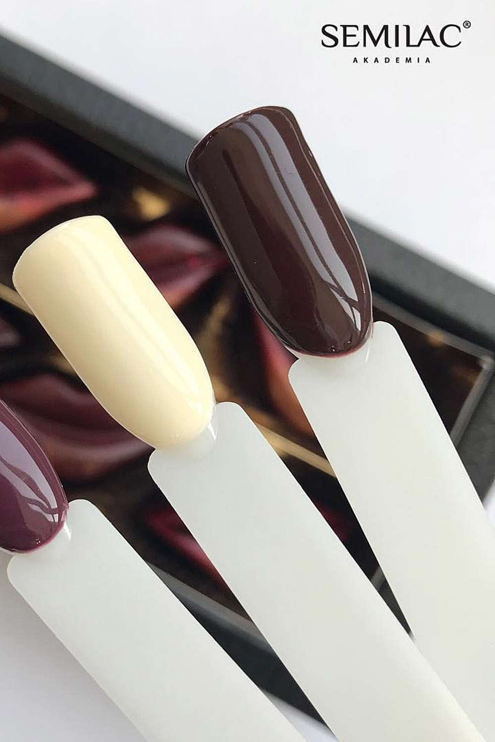 коричневый маникюр три оттенка