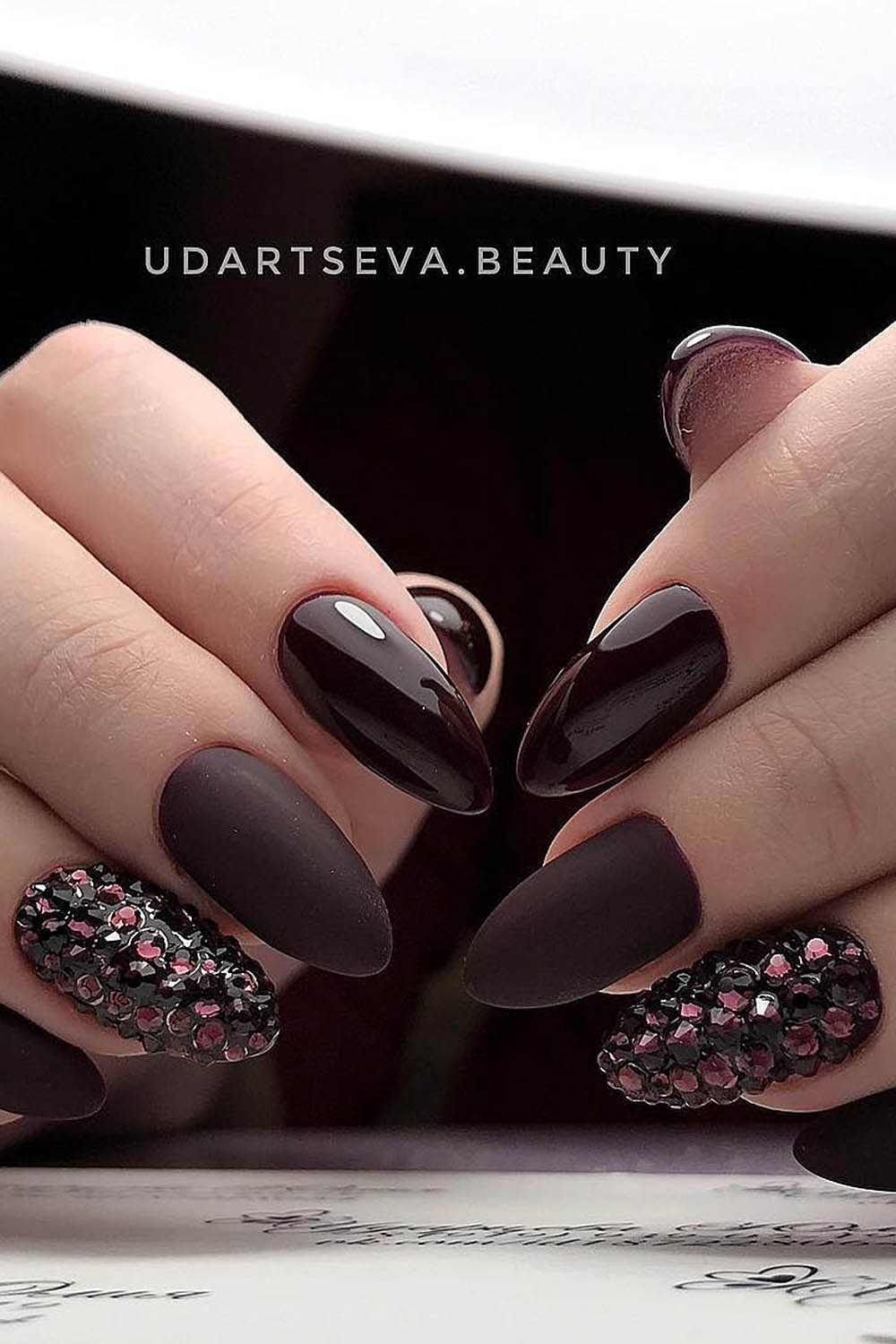 коричневый маникюр