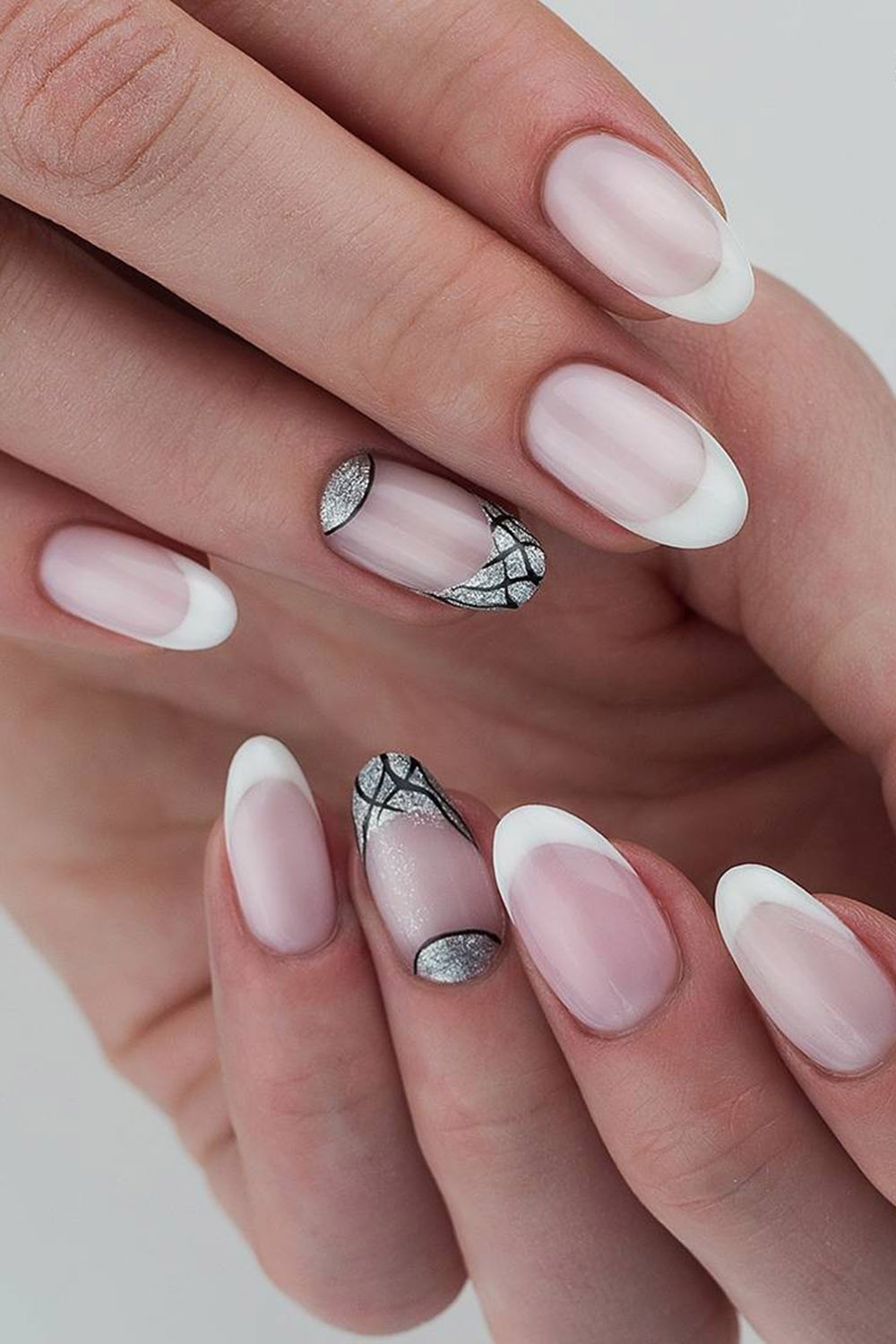модный маникюр френч серебро
