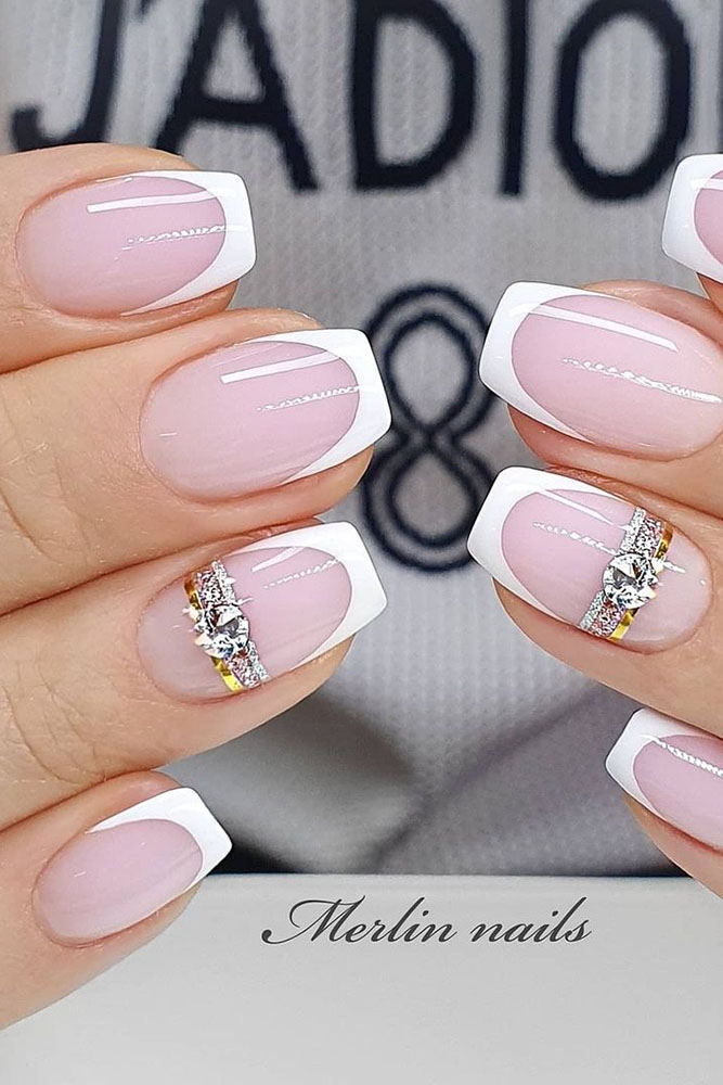 новогодний маникюр френч камни