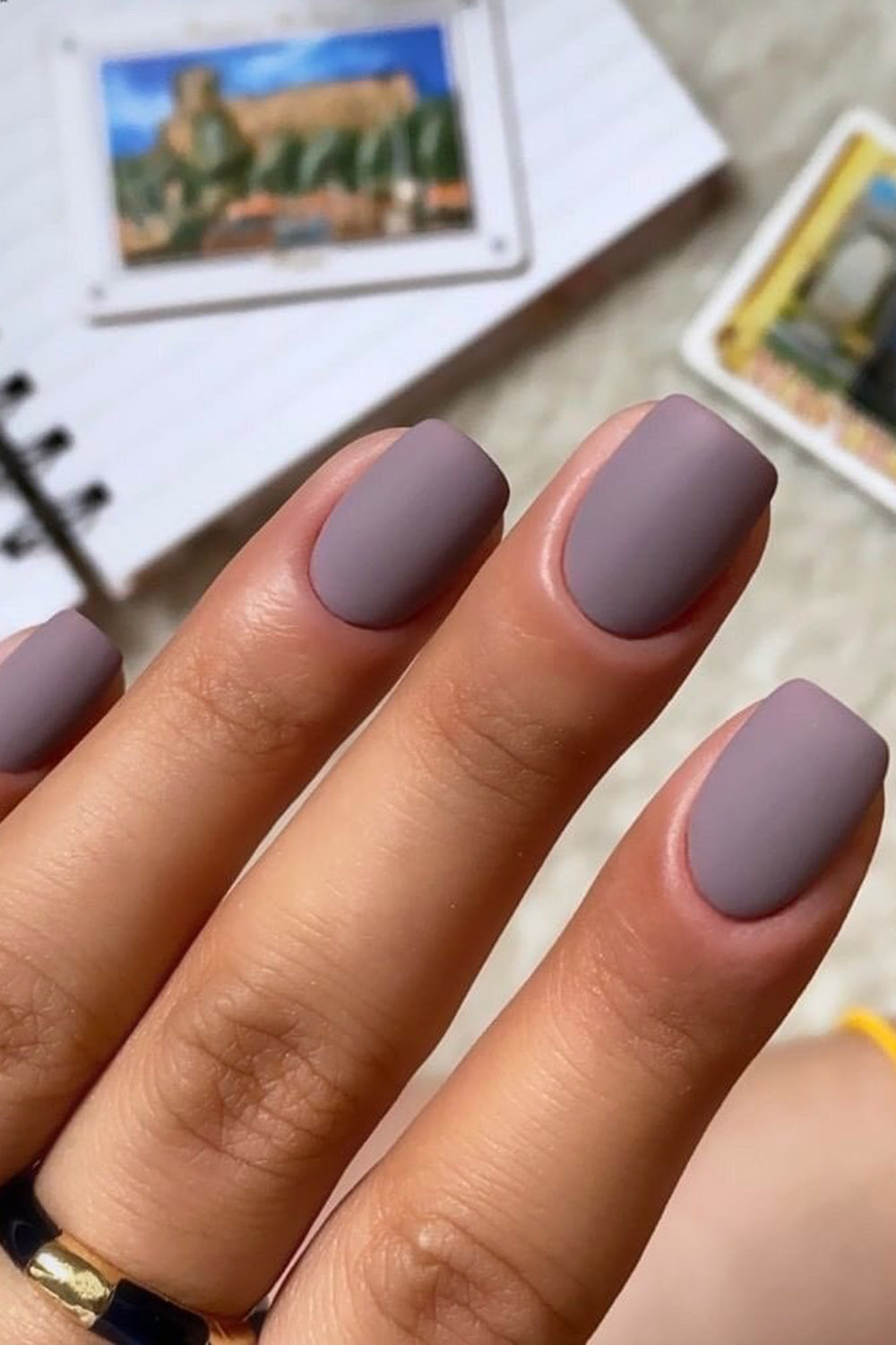 маникюр матовый сирень