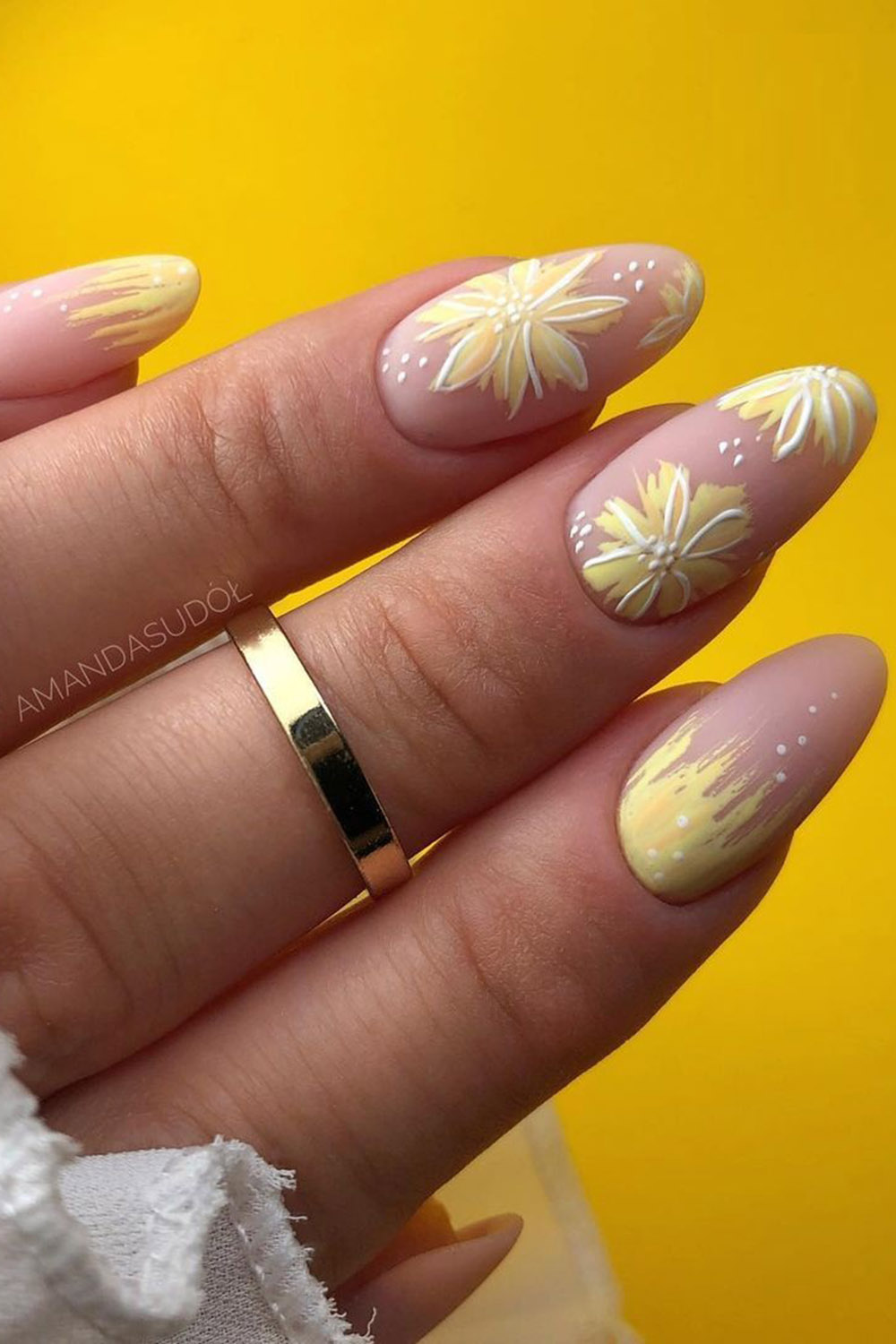 маникюр матовый цветы