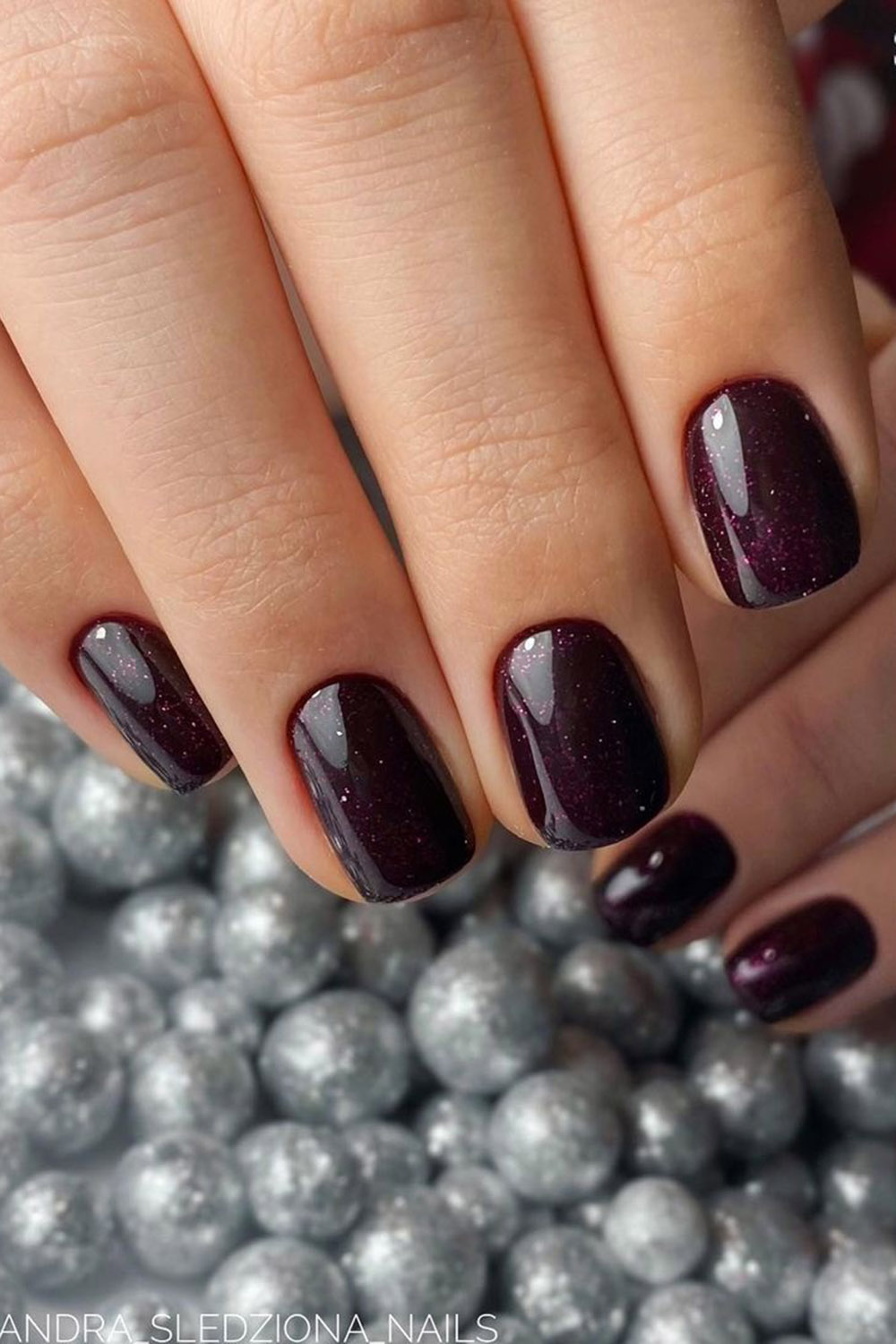 модный маникюр винный