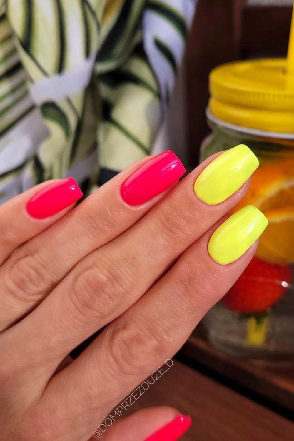 модный маникюр желтый красный