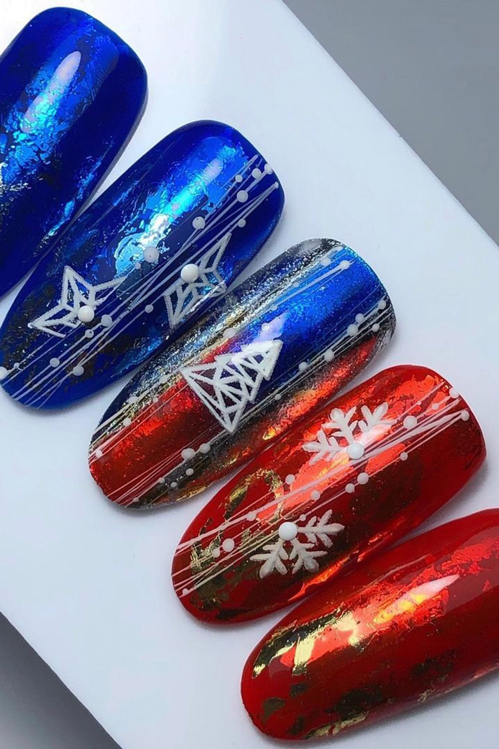 новогодний маникюр красный синий перламутр