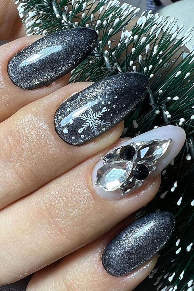 новогодний маникюр на длинные ногти черный маникюр стразы