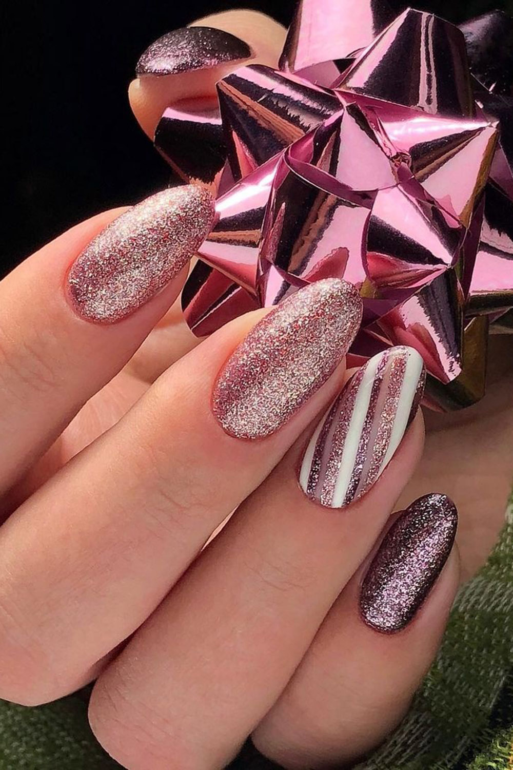 новогодний маникюр розовый втирка