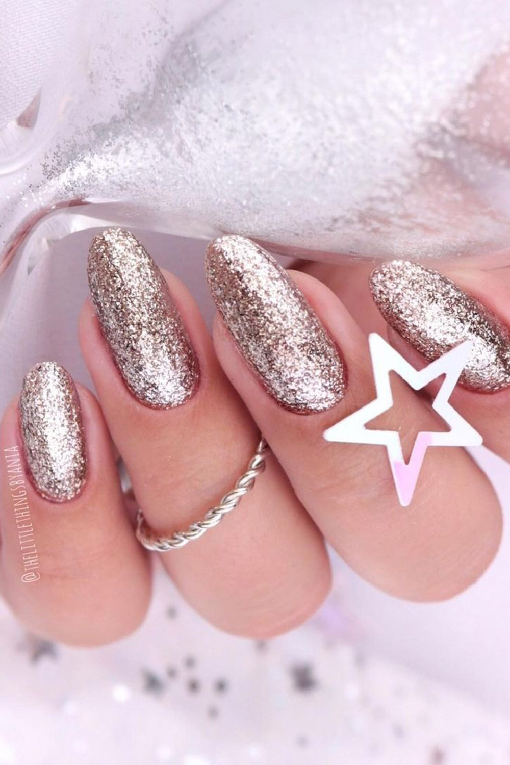 новогодний маникюр серебрянный