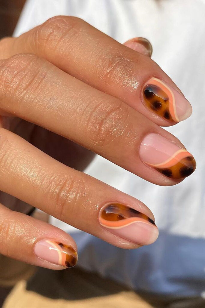 коричневый маникюр модный френч