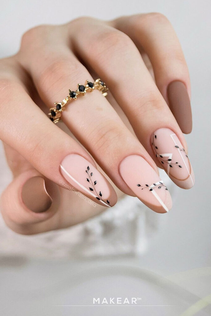 коричневый маникюр осенний декор френч