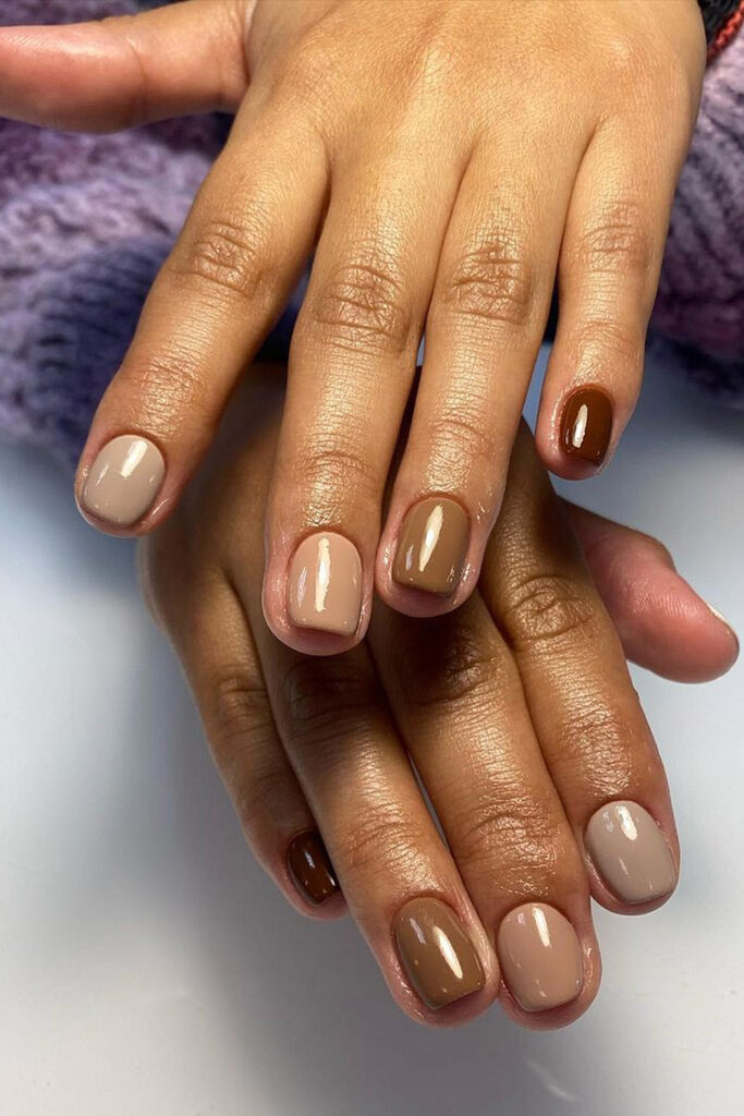 коричневый маникюр светло коричневый с бежевым маникюр
