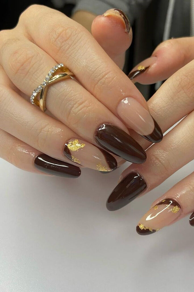 коричневый маникюр с золотом френч
