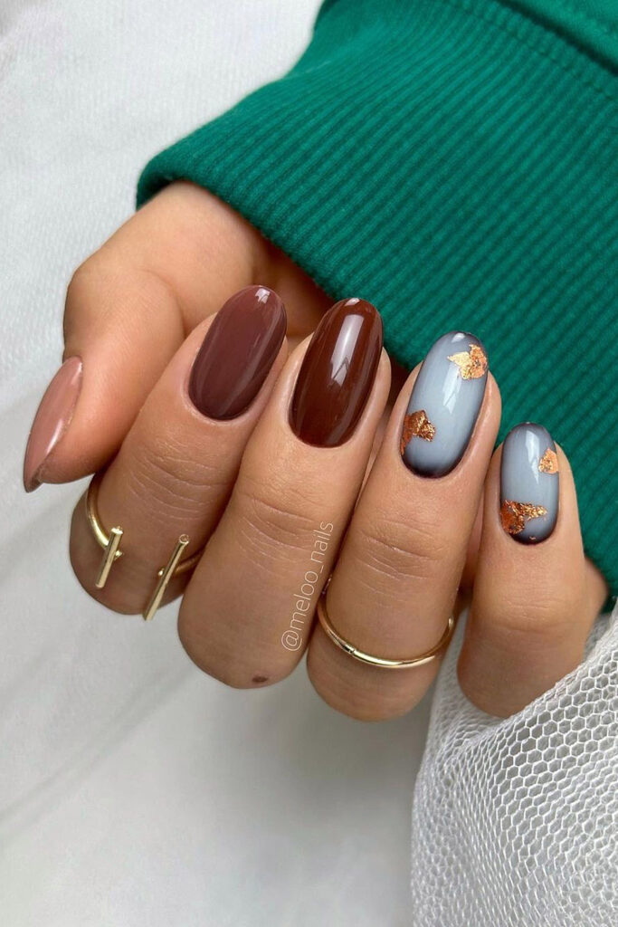 коричневый маникюр с золотом